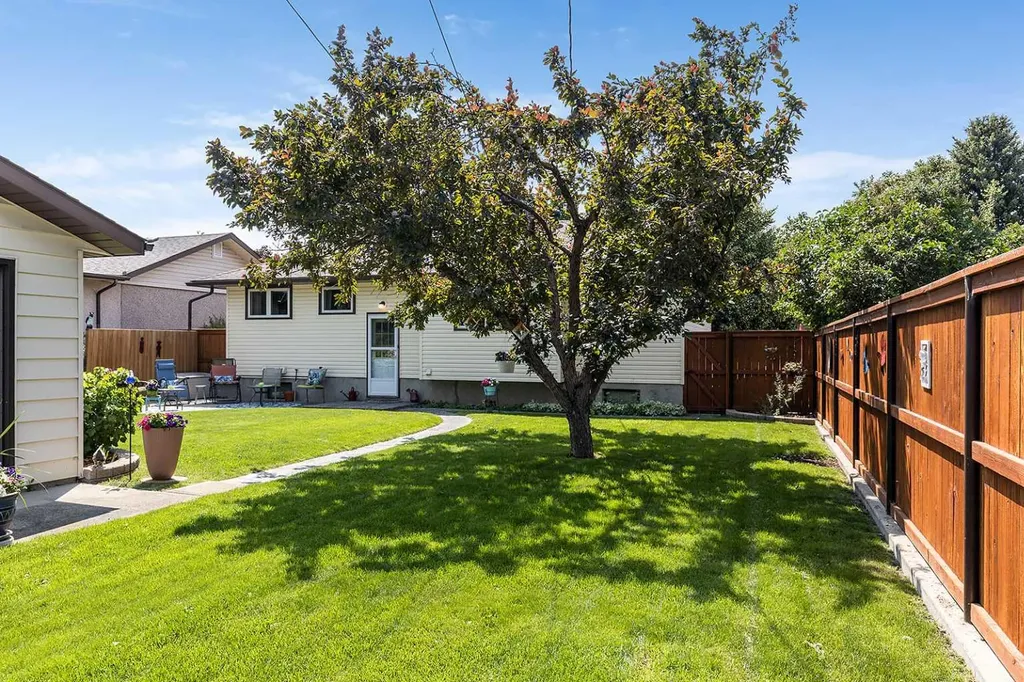 242 11th Street NE Medicine Hat AB T1A 5T2