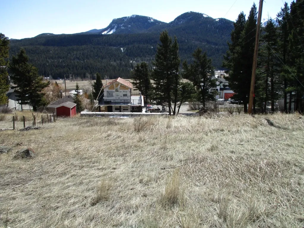 6502 24 Avenue Coleman AB T0K 0M0