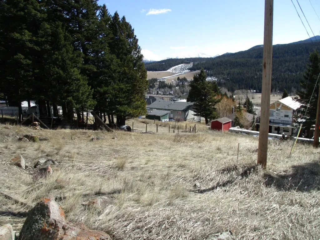 6502 24 Avenue Coleman AB T0K 0M0