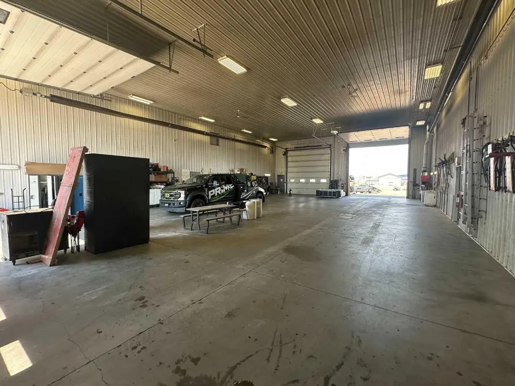 9020 150 Avenue Grande Prairie AB T8X 0E8