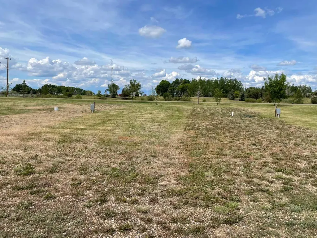 200 Roseglen Close Rosemary AB T1R 2W0