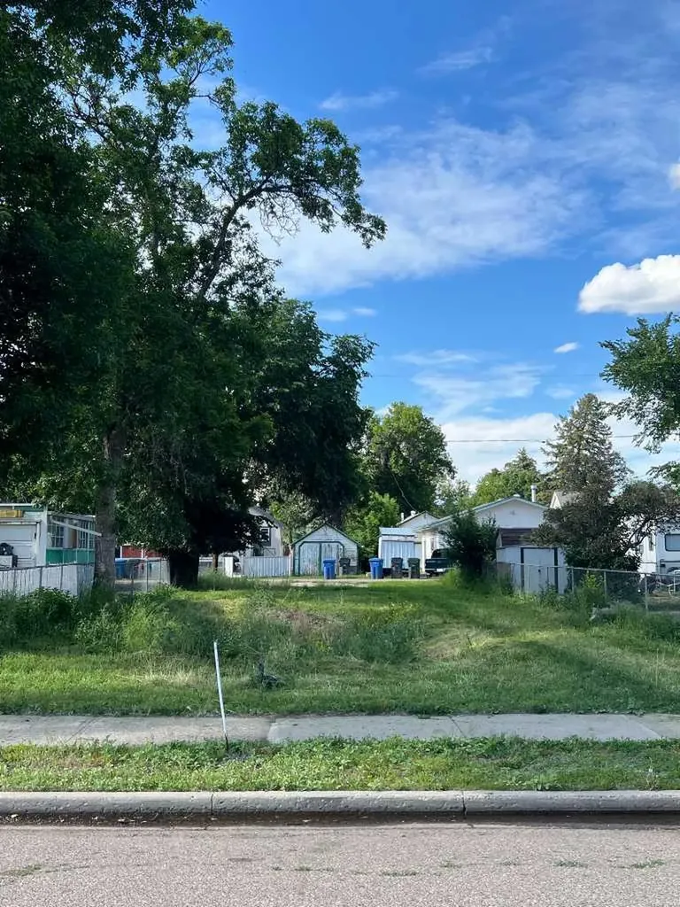 1028 Elm Street SE Medicine Hat AB T1A 1C3