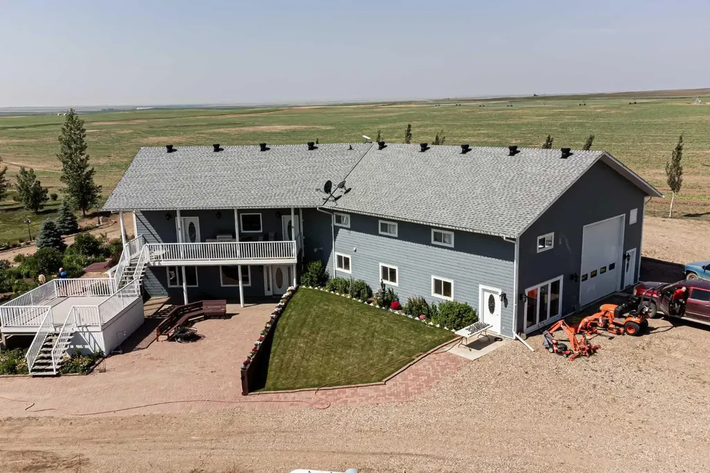 328 Railway Avenue Travers AB T0L 1G0