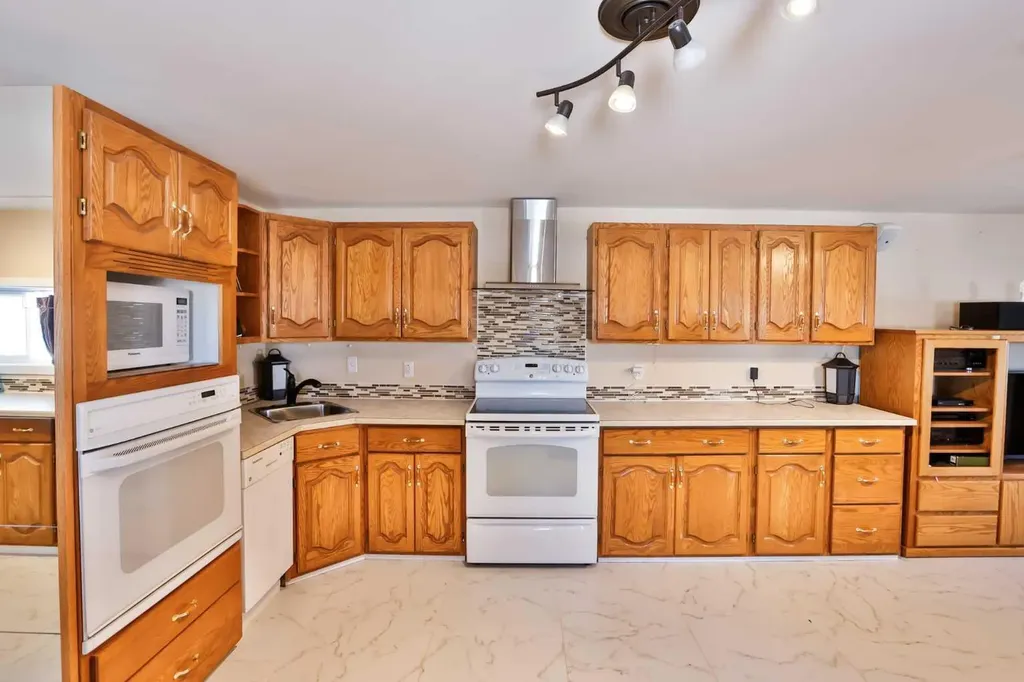 328 Railway Avenue Travers AB T0L 1G0