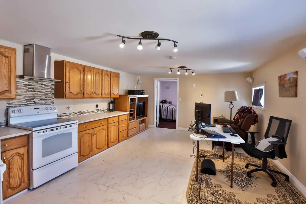 328 Railway Avenue Travers AB T0L 1G0