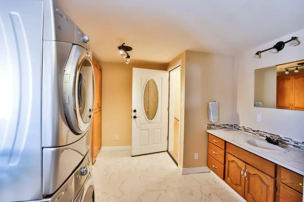 328 Railway Avenue Travers AB T0L 1G0
