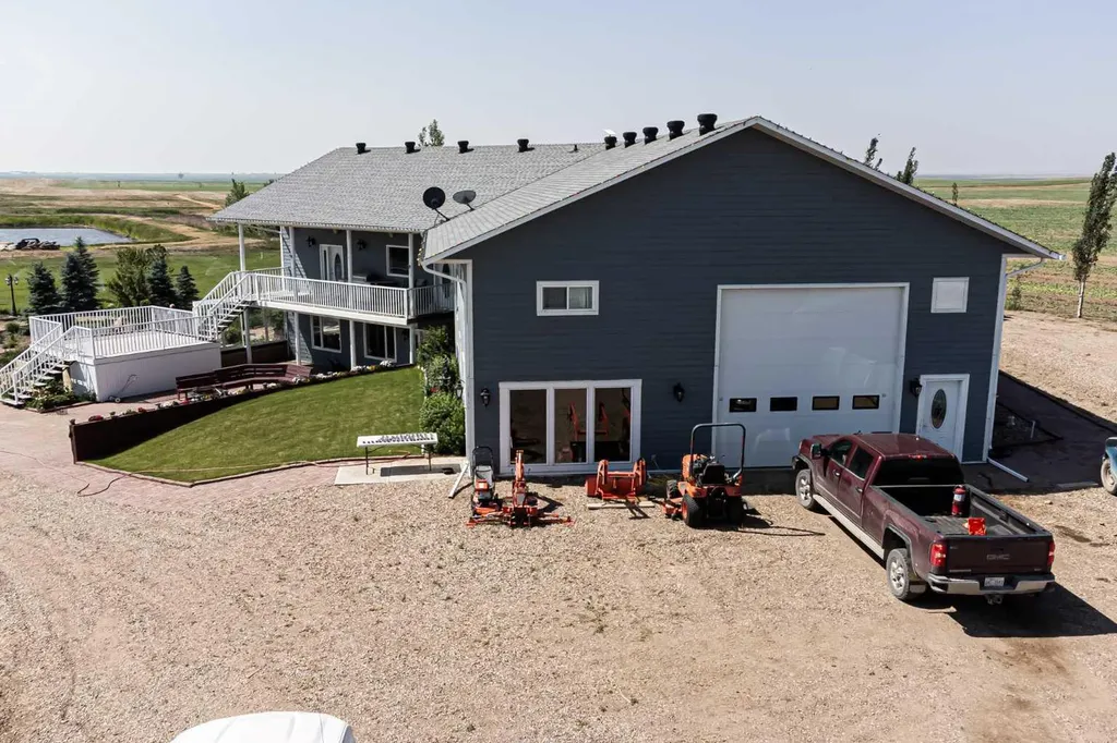 328 Railway Avenue Travers AB T0L 1G0