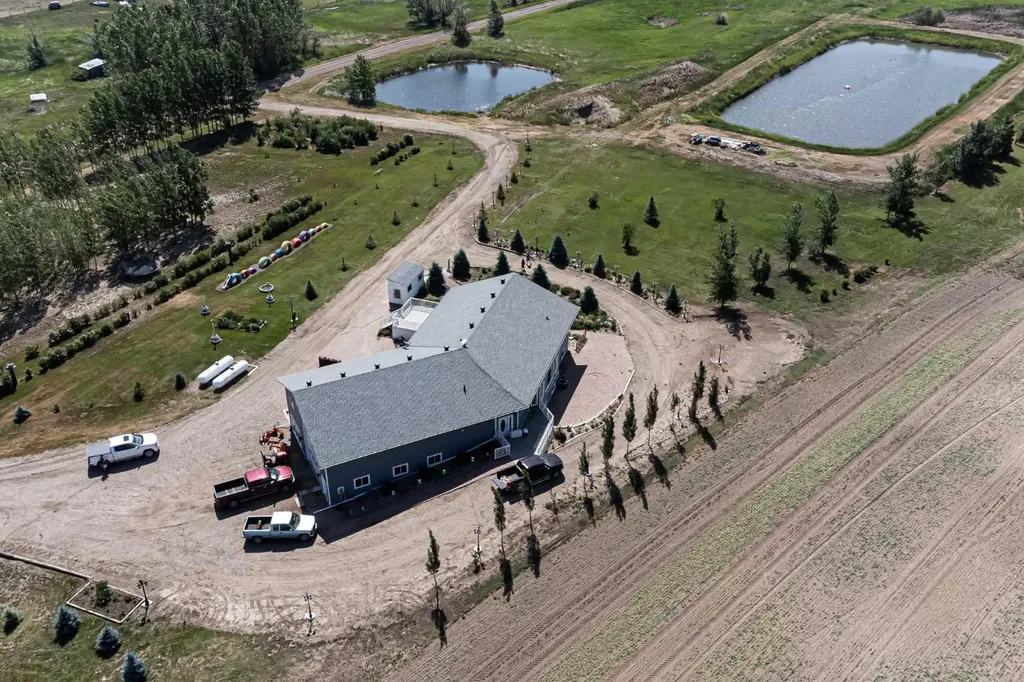328 Railway Avenue Travers AB T0L 1G0