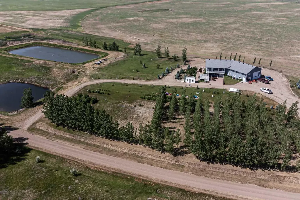 328 Railway Avenue Travers AB T0L 1G0
