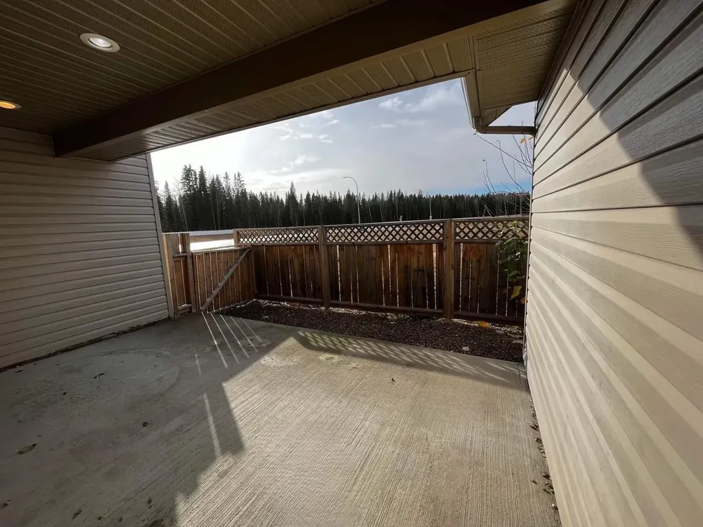 1506 42 Street Edson AB T7E 0A5