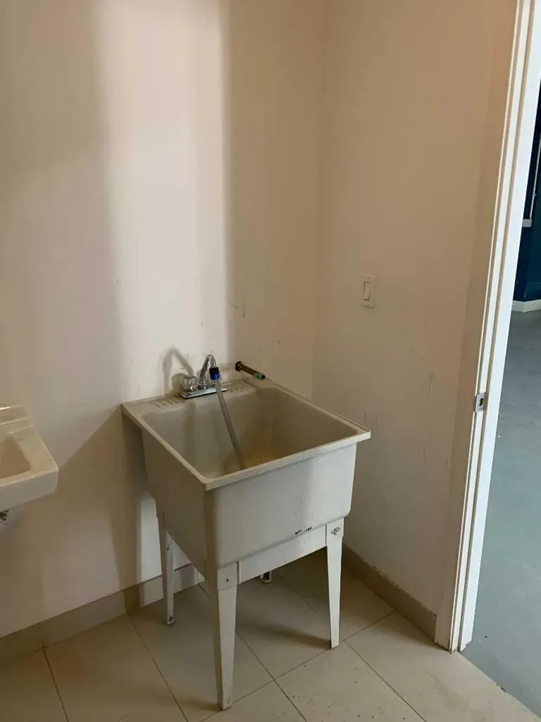 221 6 Avenue SE Calgary AB T2G 4Z9