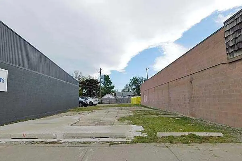 135 49th Avenue W Claresholm AB T0L0T0