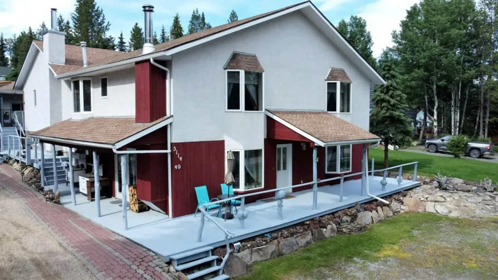 5114 49 Avenue Robb AB T0E 1X0