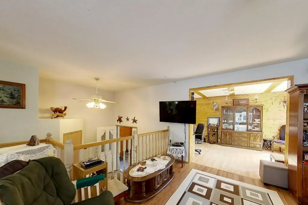 5114 49 Avenue Robb AB T0E 1X0