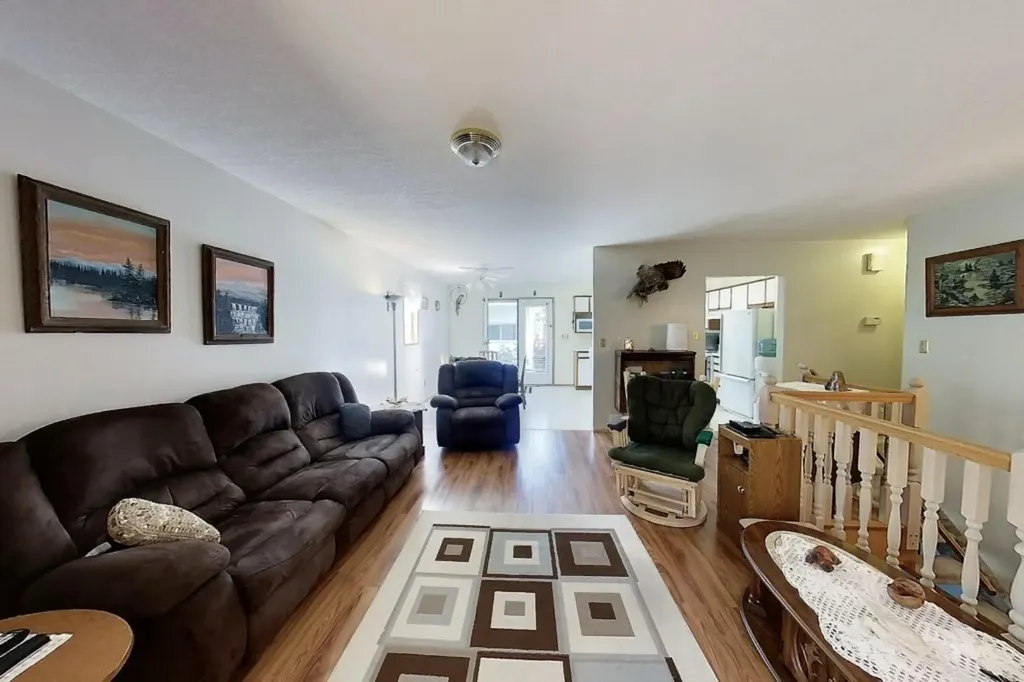 5114 49 Avenue Robb AB T0E 1X0