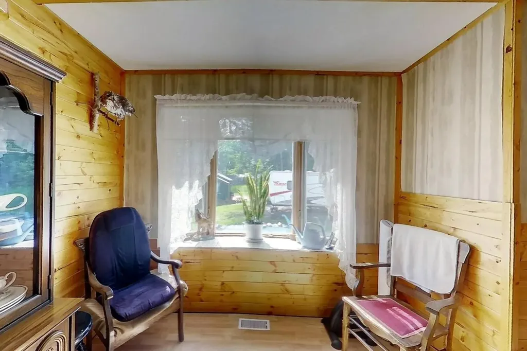 5114 49 Avenue Robb AB T0E 1X0