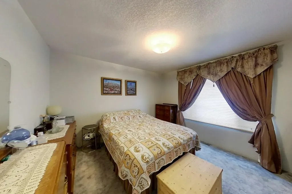 5114 49 Avenue Robb AB T0E 1X0
