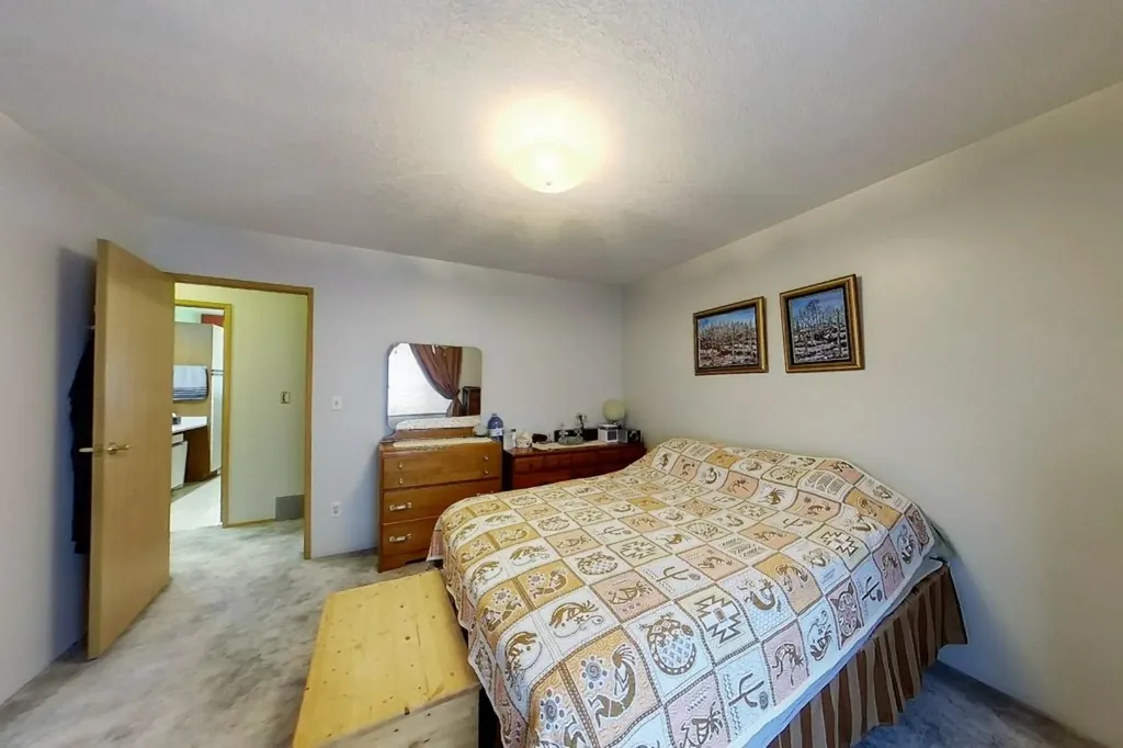 5114 49 Avenue Robb AB T0E 1X0