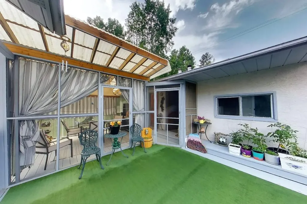 5114 49 Avenue Robb AB T0E 1X0