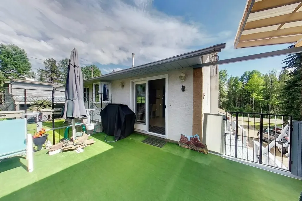 5114 49 Avenue Robb AB T0E 1X0