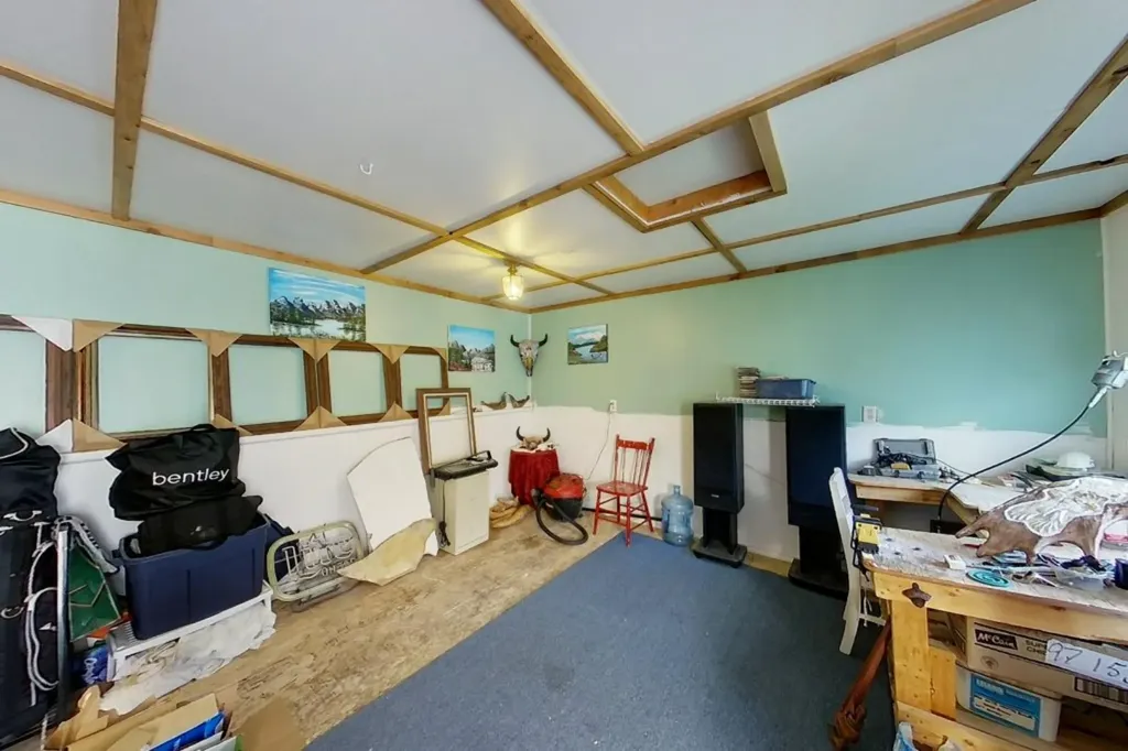 5114 49 Avenue Robb AB T0E 1X0