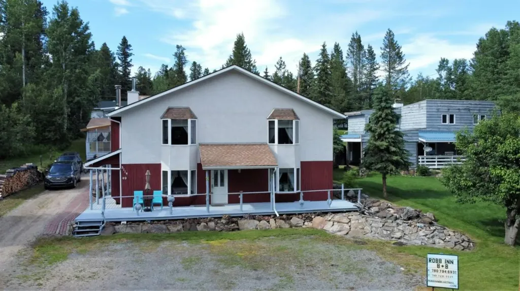 5114 49 Avenue Robb AB T0E 1X0