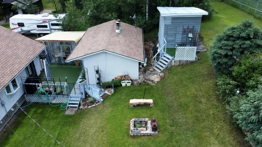 5114 49 Avenue Robb AB T0E 1X0