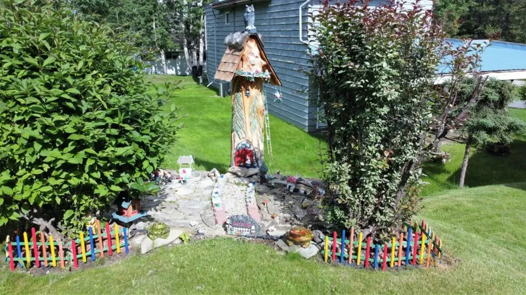 5114 49 Avenue Robb AB T0E 1X0