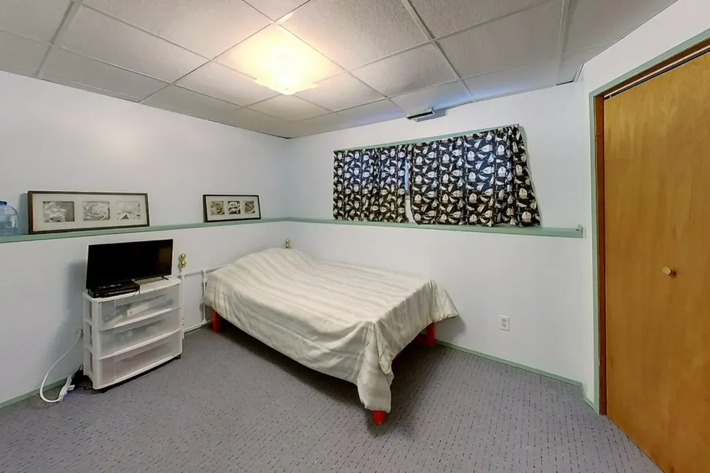 5114 49 Avenue Robb AB T0E 1X0