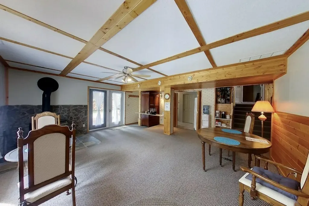 5114 49 Avenue Robb AB T0E 1X0