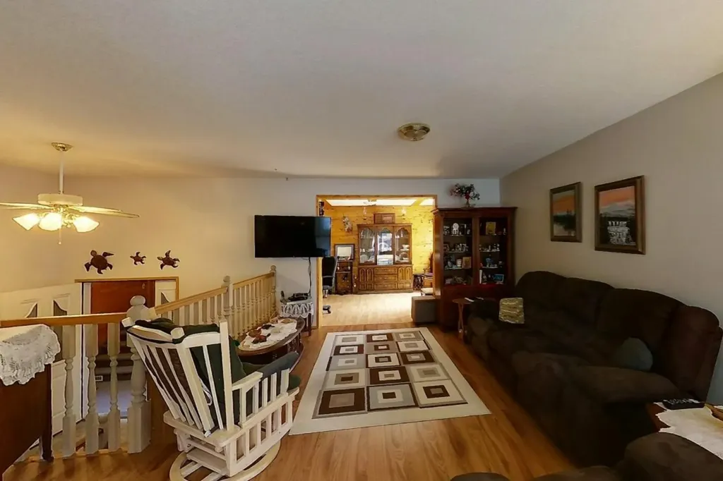 5114 49 Avenue Robb AB T0E 1X0