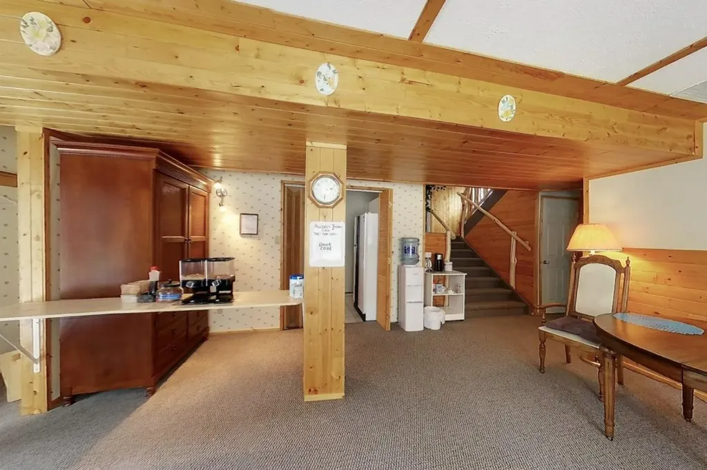 5114 49 Avenue Robb AB T0E 1X0