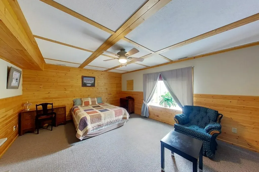 5114 49 Avenue Robb AB T0E 1X0