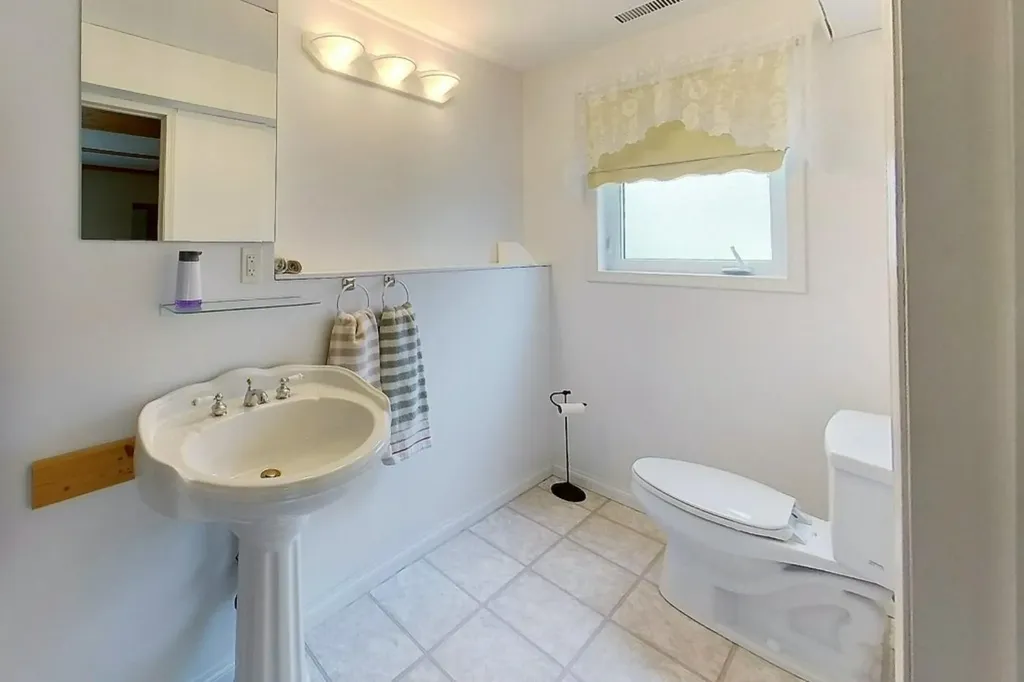 5114 49 Avenue Robb AB T0E 1X0