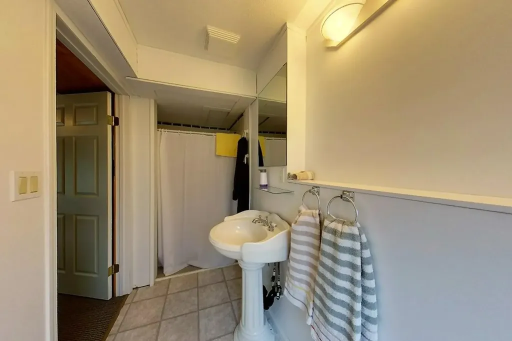 5114 49 Avenue Robb AB T0E 1X0