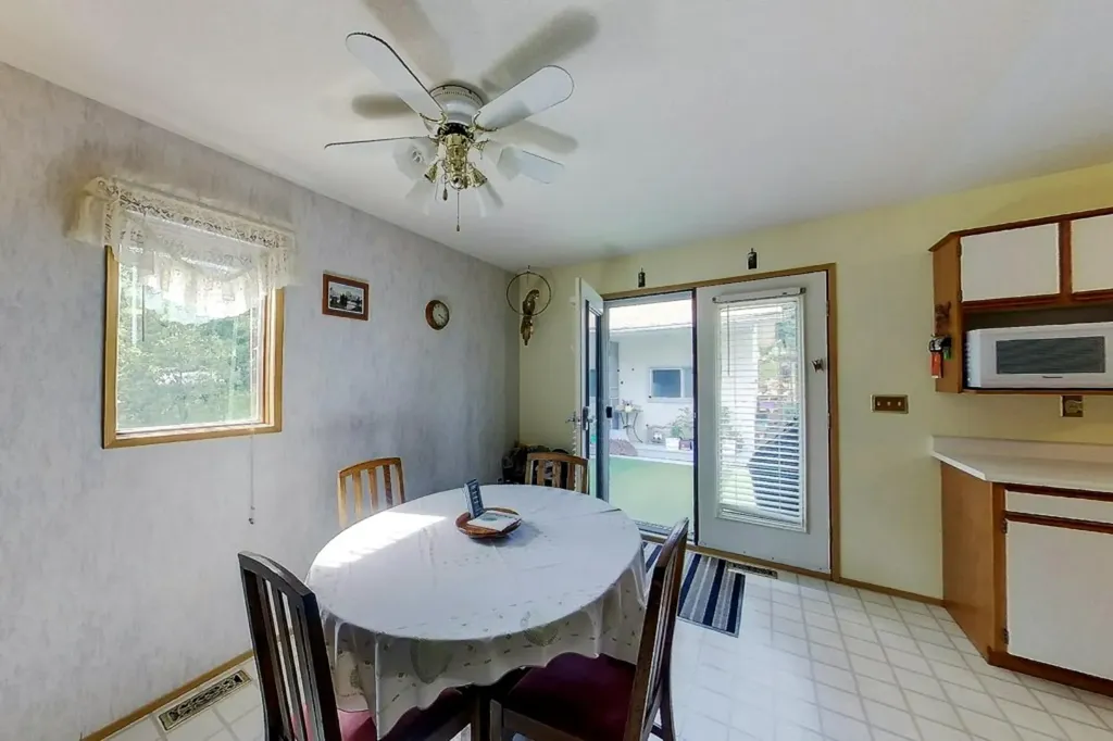 5114 49 Avenue Robb AB T0E 1X0
