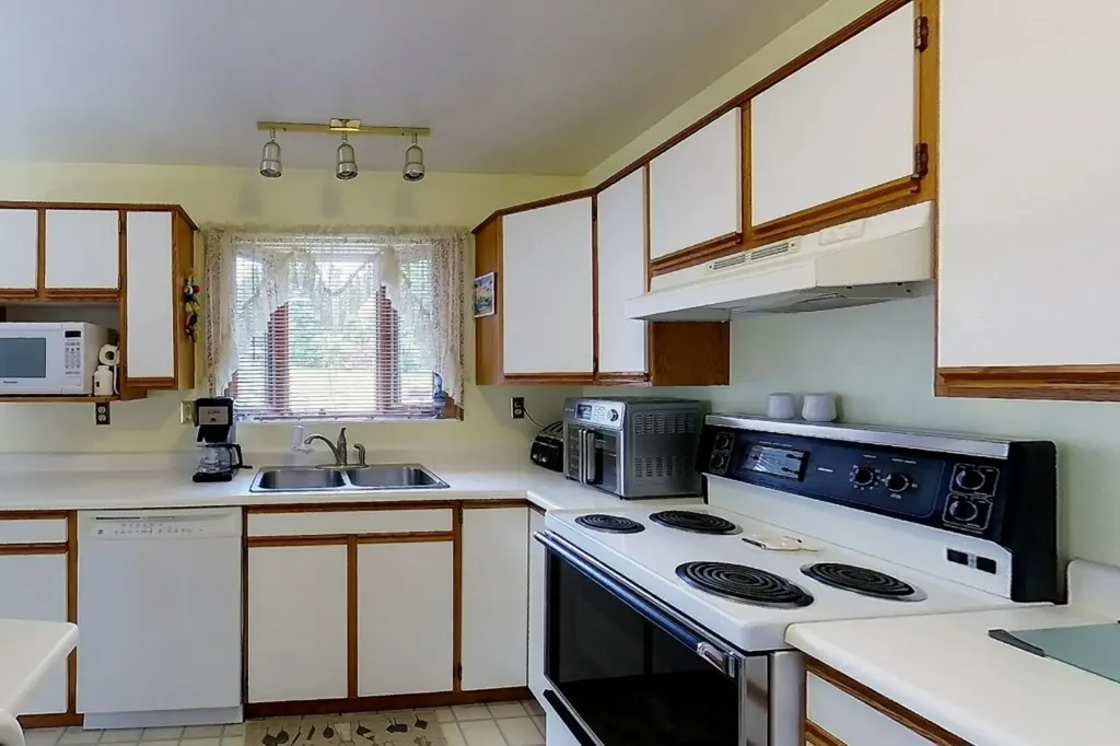 5114 49 Avenue Robb AB T0E 1X0