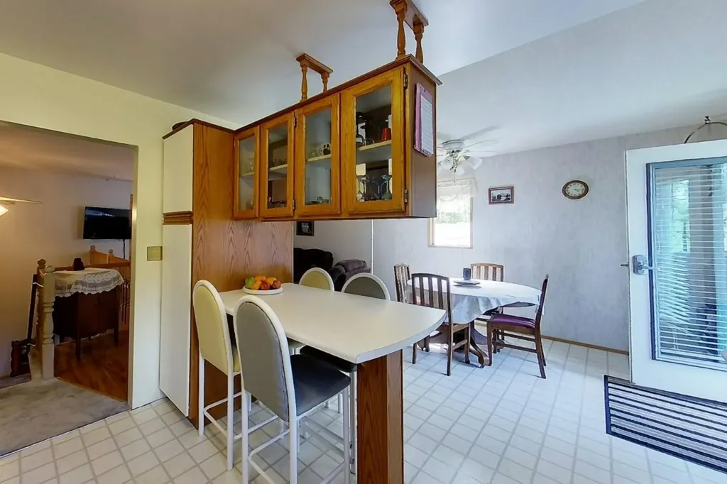 5114 49 Avenue Robb AB T0E 1X0