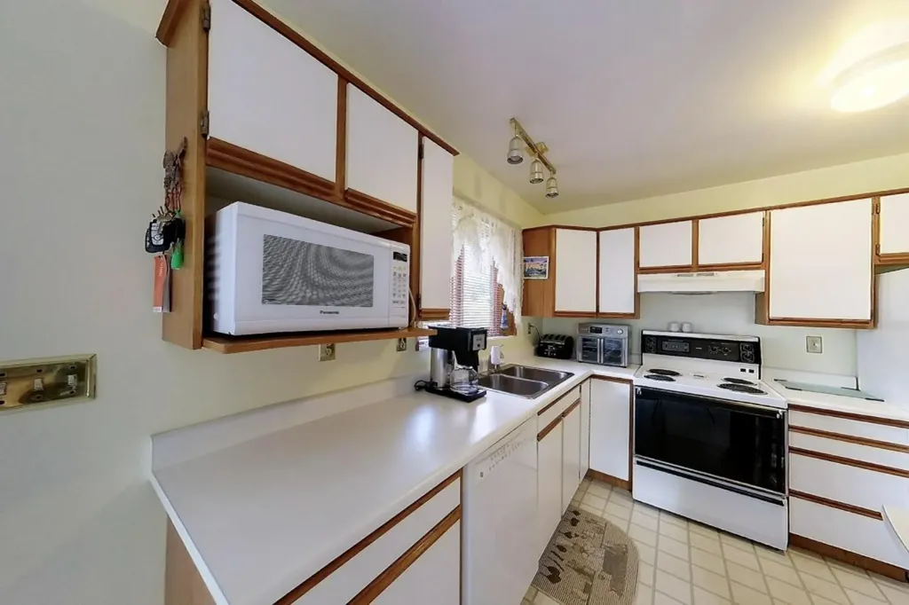 5114 49 Avenue Robb AB T0E 1X0