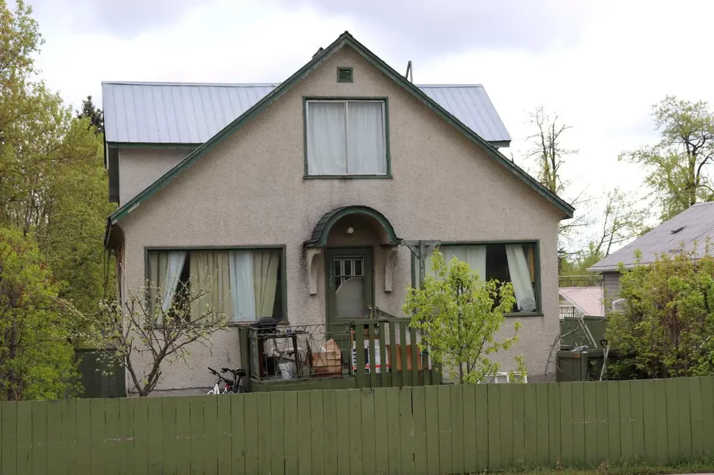 4723 5 Avenue Edson AB T7E 1C6