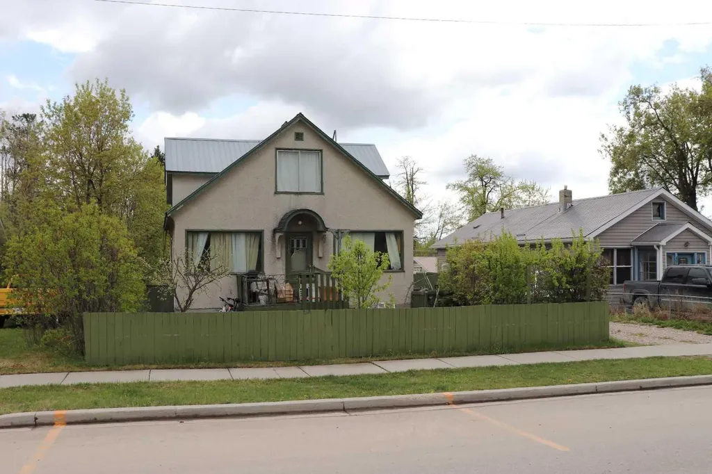 4723 5 Avenue Edson AB T7E 1C6