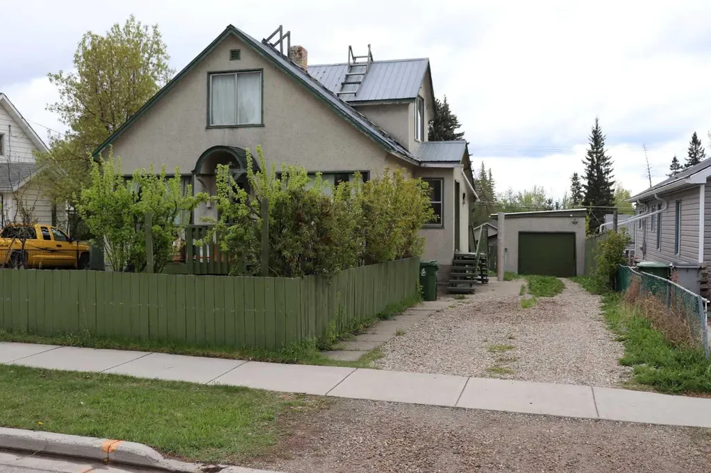 4723 5 Avenue Edson AB T7E 1C6
