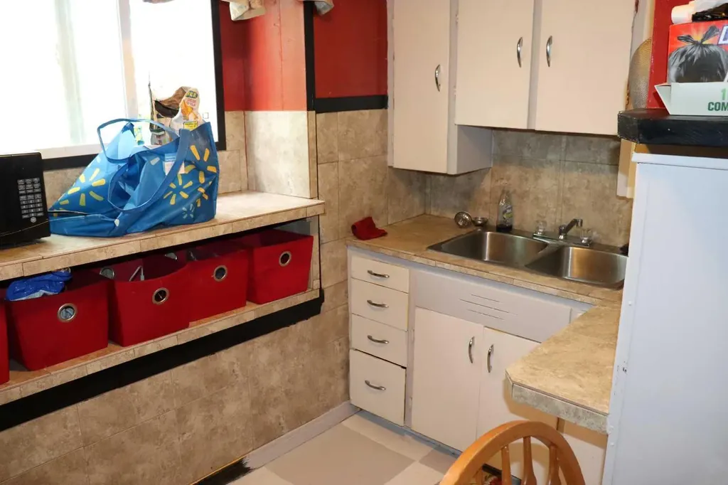 4723 5 Avenue Edson AB T7E 1C6