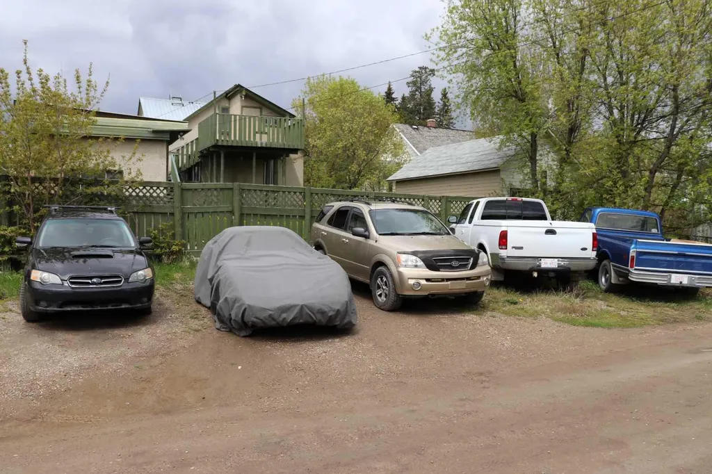 4723 5 Avenue Edson AB T7E 1C6