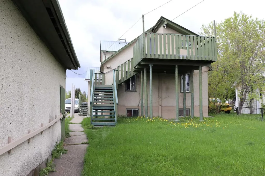 4723 5 Avenue Edson AB T7E 1C6
