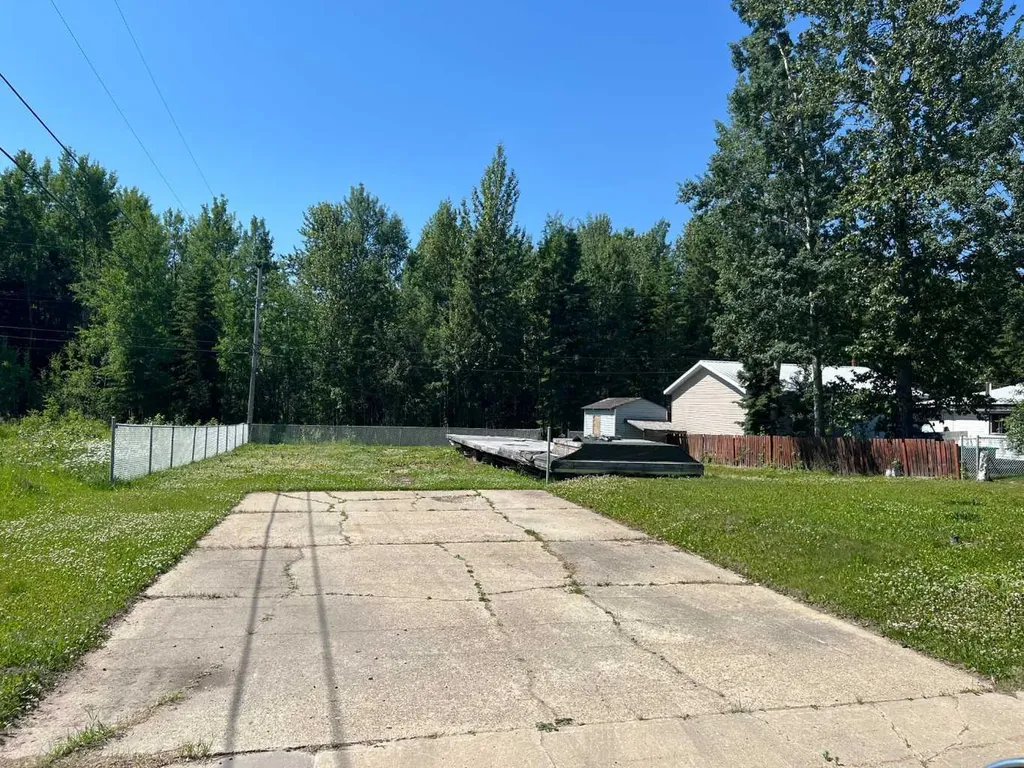 413 2 Avenue Fox Creek AB T0H1P0