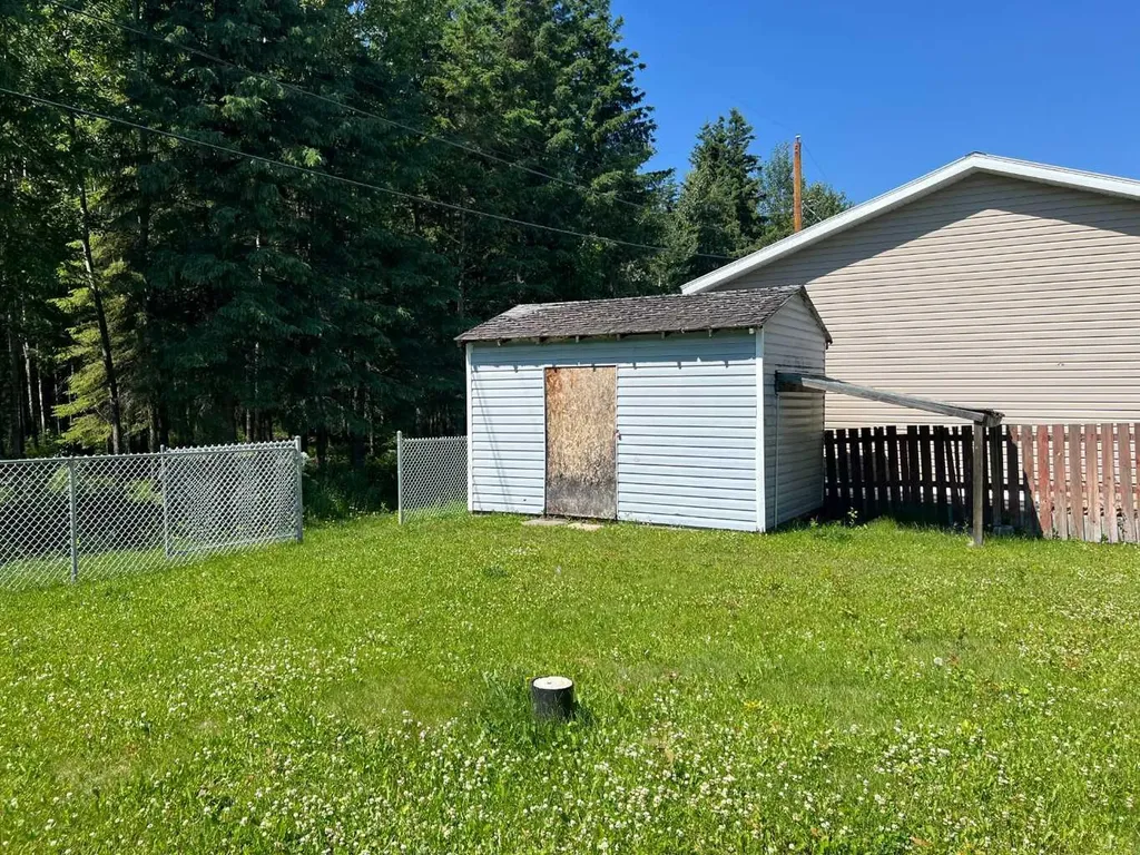 413 2 Avenue Fox Creek AB T0H1P0