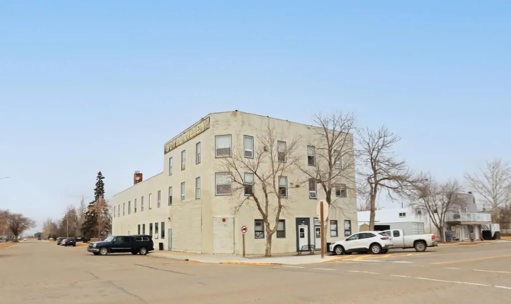221 Centre Street Tilley AB T0J 3K0