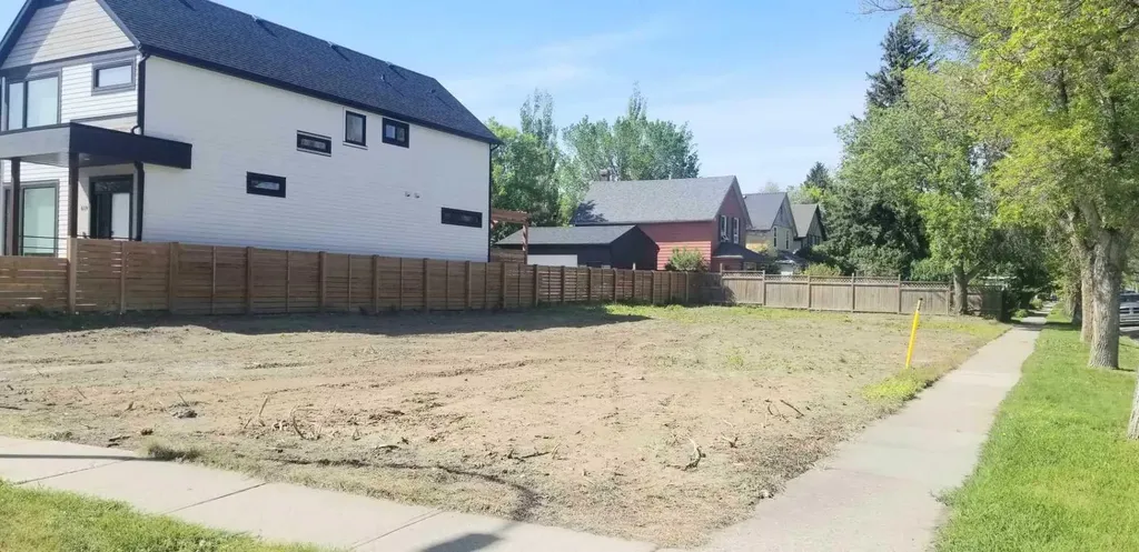 623 9 Avenue S Lethbridge AB T1J 1T2