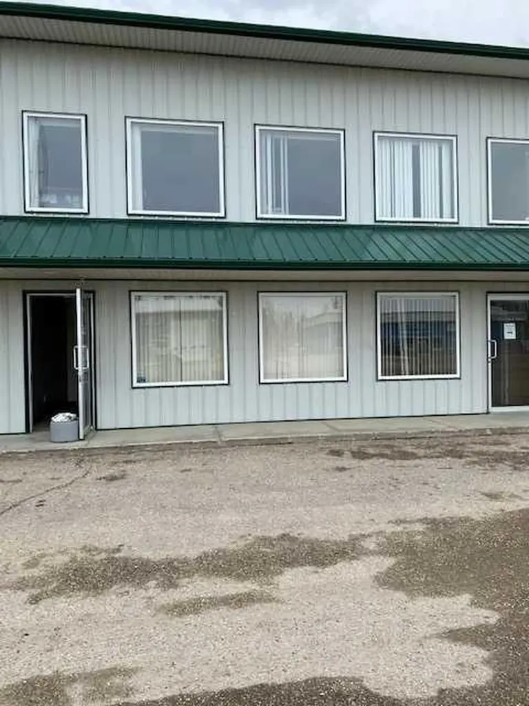 4213 42 Avenue Whitecourt AB T7S 1P8